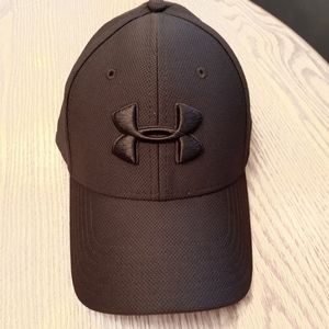 Under Armour Black hat, Classic Fit M/L